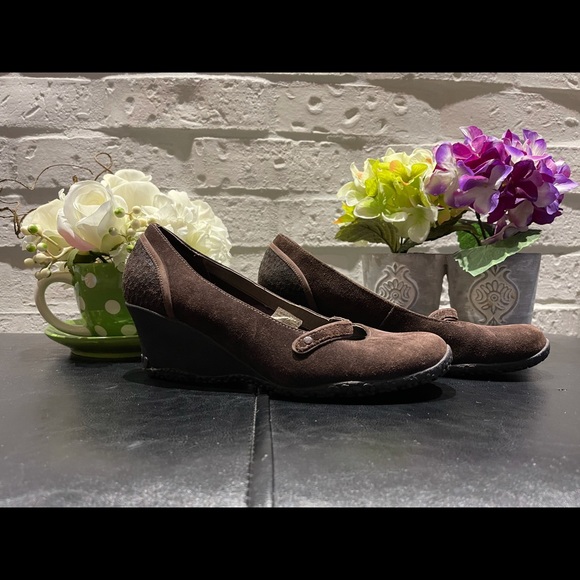 Merrill Brown Suede Leather “Patunia” Mary Janes - Picture 9 of 14